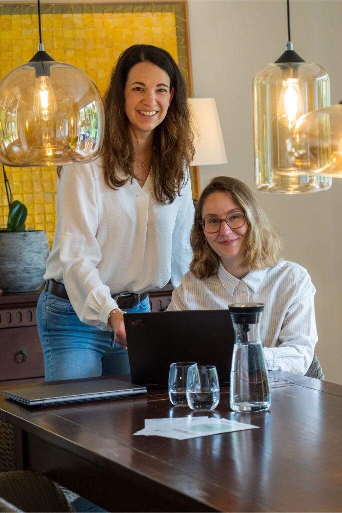 Selina Dahlmann und Lea Birkner - HR-Expertinnen von We Live HR